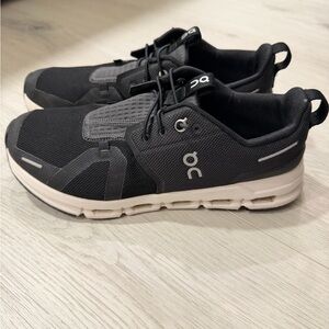 On cloud sneakers black and white 8